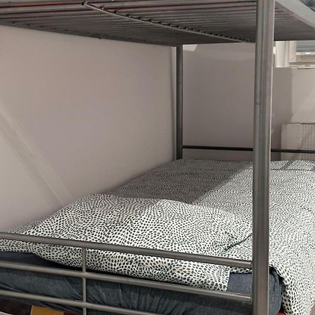 Golebia Hostel Познань Экстерьер фото
