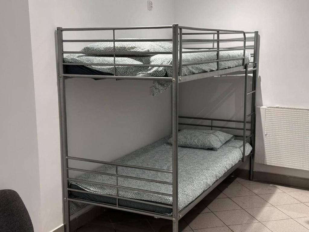Golebia Hostel Познань Экстерьер фото