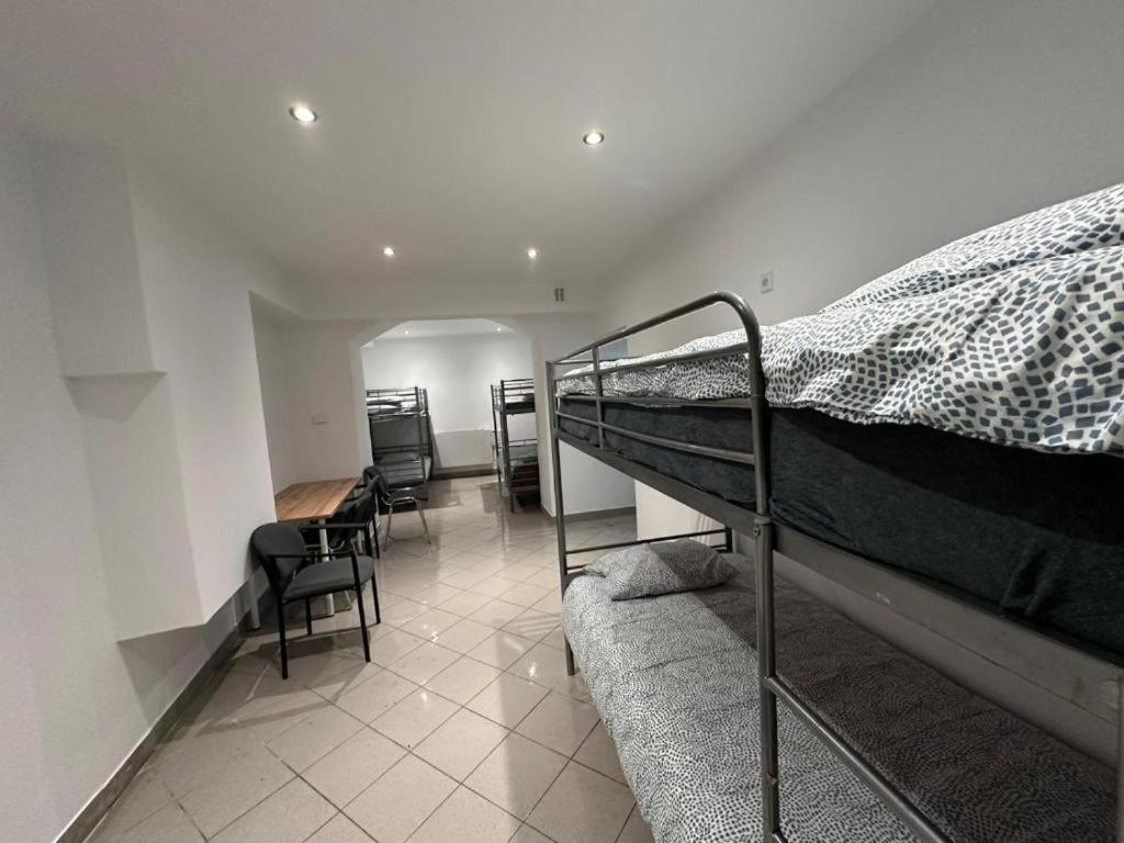 Golebia Hostel Познань Экстерьер фото