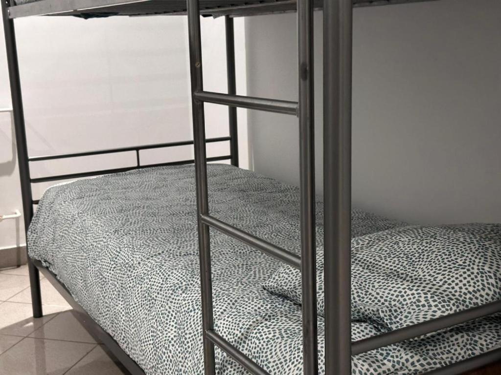 Golebia Hostel Познань Экстерьер фото
