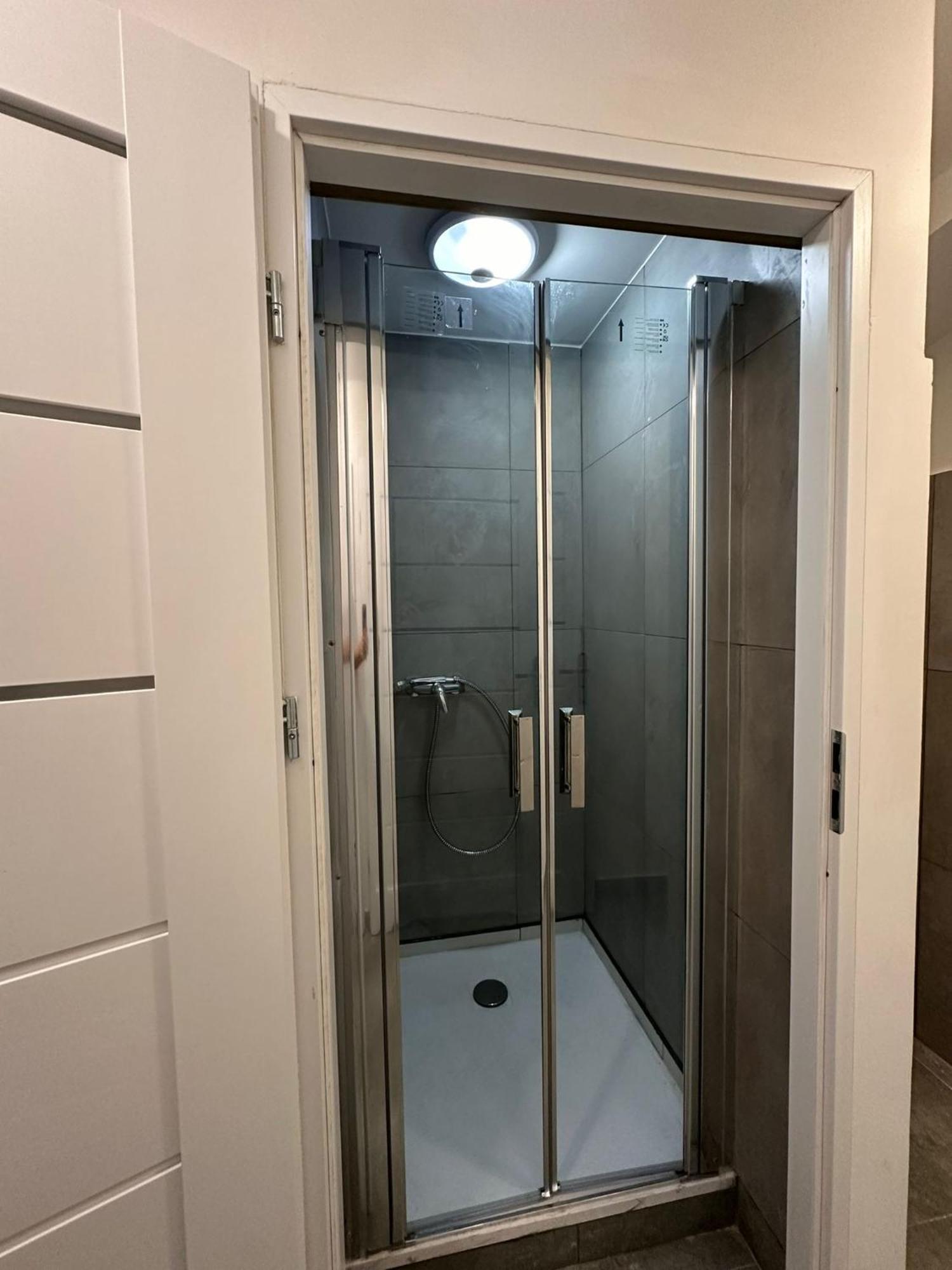 Golebia Hostel Познань Экстерьер фото