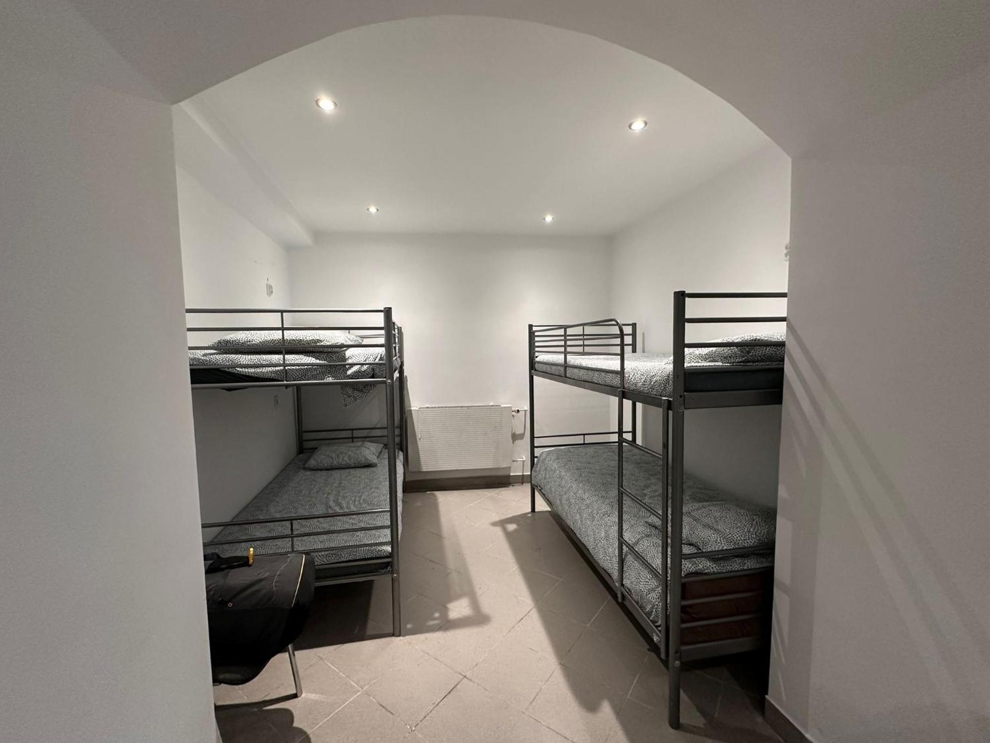 Golebia Hostel Познань Экстерьер фото